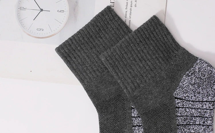 CHIROM SUPPLY 6 pairs Men's Outdoor Sports Thickened Bottomed Sweat-absorbing Short Tube Running Socks.
