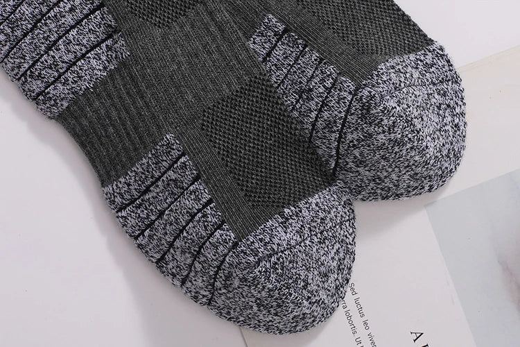 CHIROM SUPPLY 6 pairs Men's Outdoor Sports Thickened Bottomed Sweat-absorbing Short Tube Running Socks.